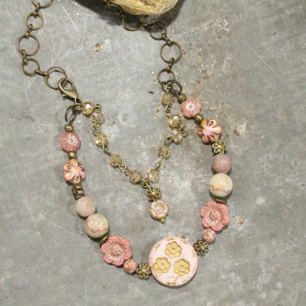 Collar en capas Czech Me Out rosa rubor