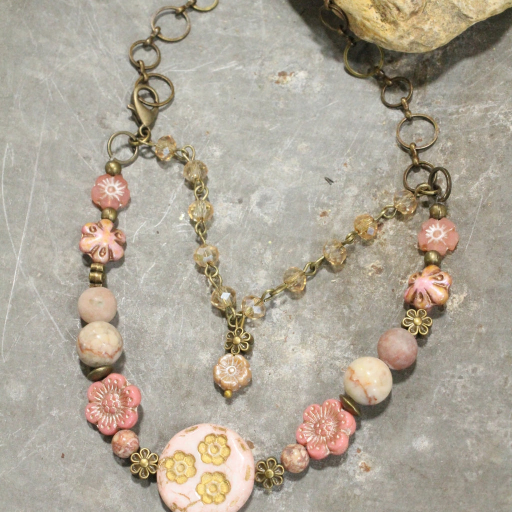 Collar en capas Czech Me Out rosa rubor